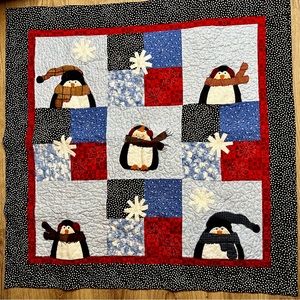 💚5/$30 Handmade Penguin Quilt 35”x35”
